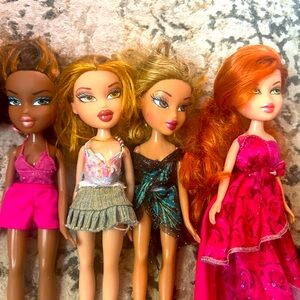 4 vintage 2001 bratz dolls - the red head is 2010 - but the rest 2001.